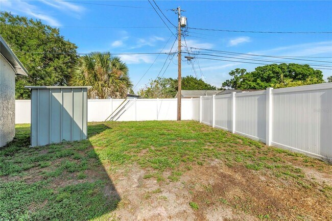 Building Photo - 7599 Meadowlawn Dr N