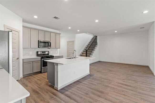 Building Photo - 29318 Hoelzen Holw Dr