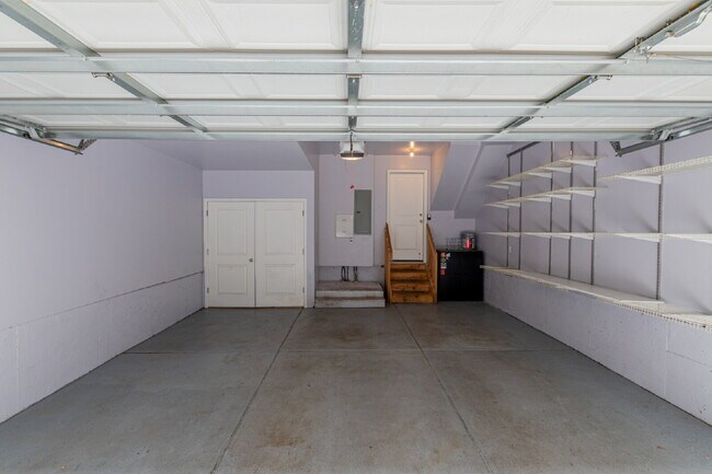 Building Photo - 418 S Reed Ct