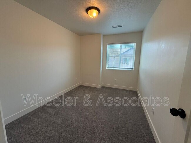 Building Photo - 1294 E 1640 S
