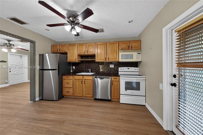 Building Photo - 5265 NE 1st Terrace