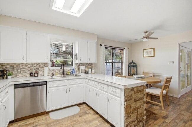 Building Photo - 2842 Rex Allen Dr