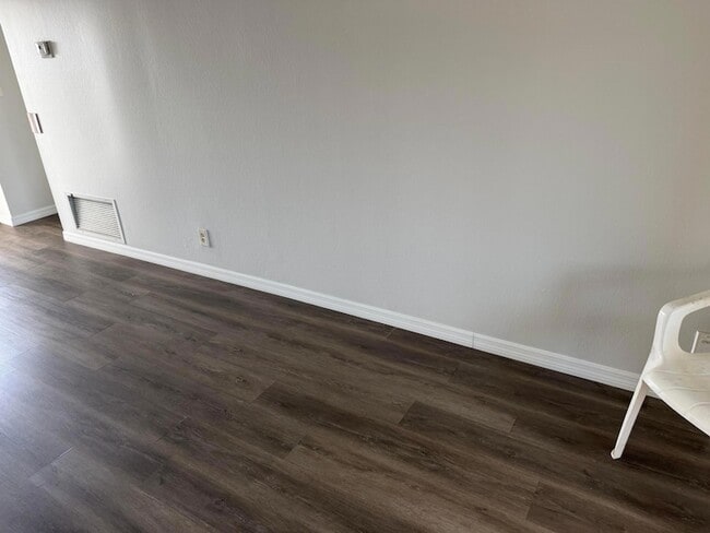 Building Photo - 1113 Lake Terrace