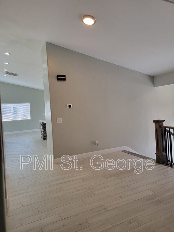 Building Photo - 1065 Canyon St