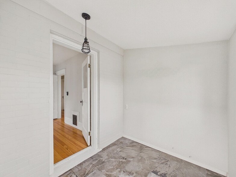 Building Photo - 2 Pennsylvania St