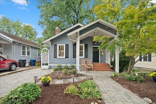 Primary Photo - 23 E Walnut St