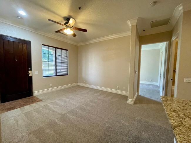 Building Photo - AVAILABLE NOW!!! DOWNSTAIRS 1 Bedroom 1 Ba...