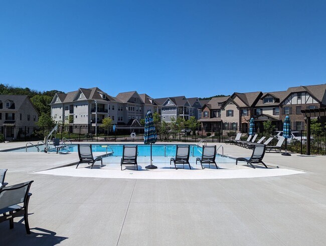 Building Photo - AVAILABLE NOW! 2-Bed/2-Bath Condo in Franklin