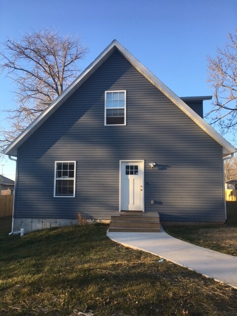 Building Photo - 1300 W Walnut St