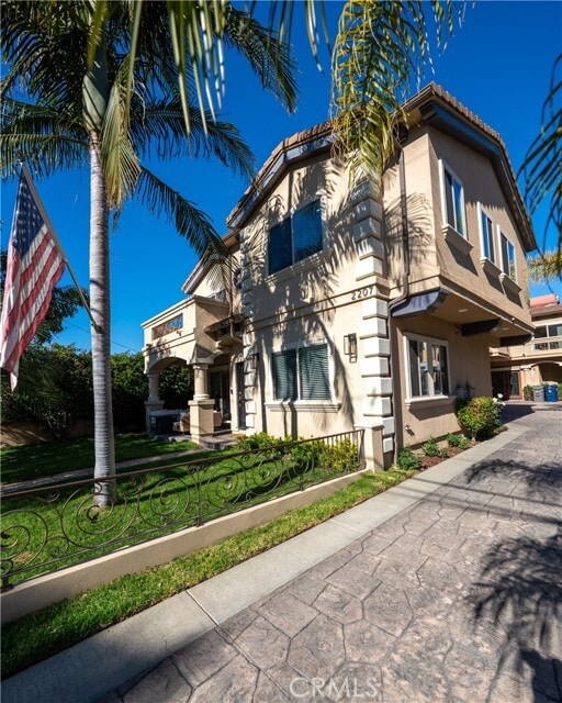 Building Photo - 2207 Warfield Ave