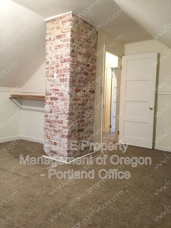 Building Photo - 6320 NE Simpson St