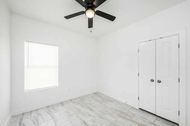 Building Photo - 3911 Casa Blanca Lake Rd