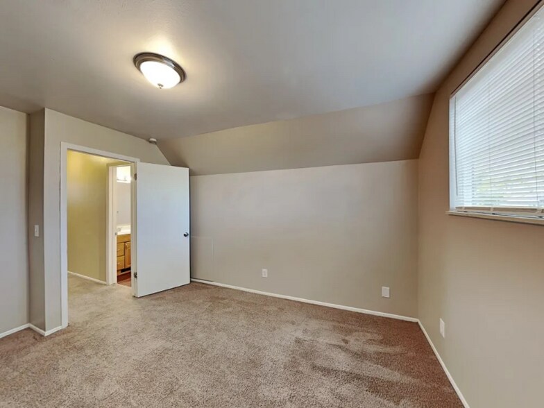 Building Photo - 14999 E Stanford Dr