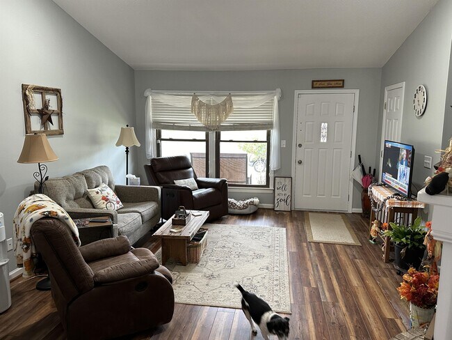 Building Photo - 303 St John Rd