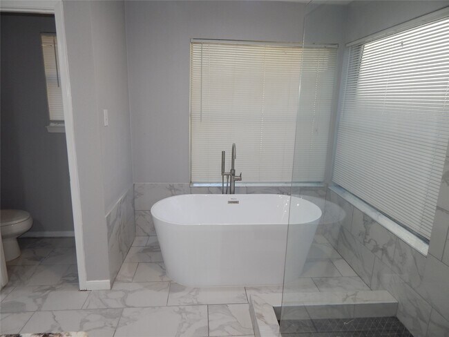 Building Photo - 22430 S Rebecca Burwell Ln