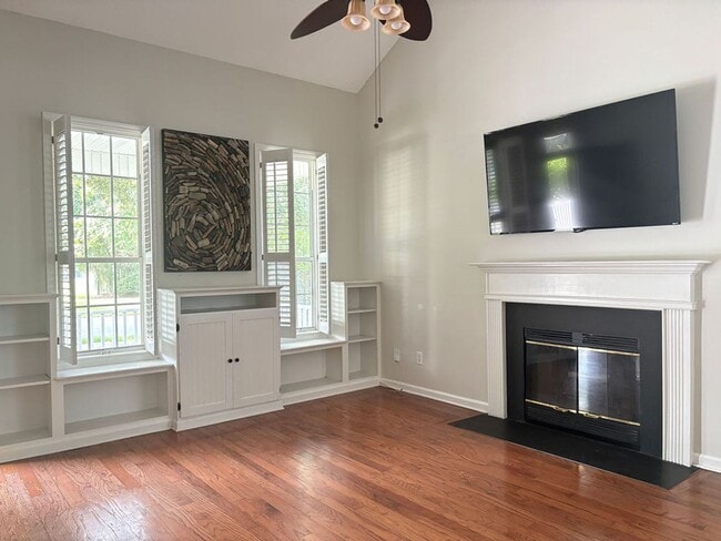 Building Photo - Available now. Great 3 BR/2.5 BA Home Avai...