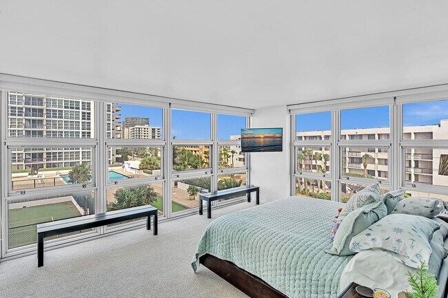 Building Photo - 525 N Ocean Blvd