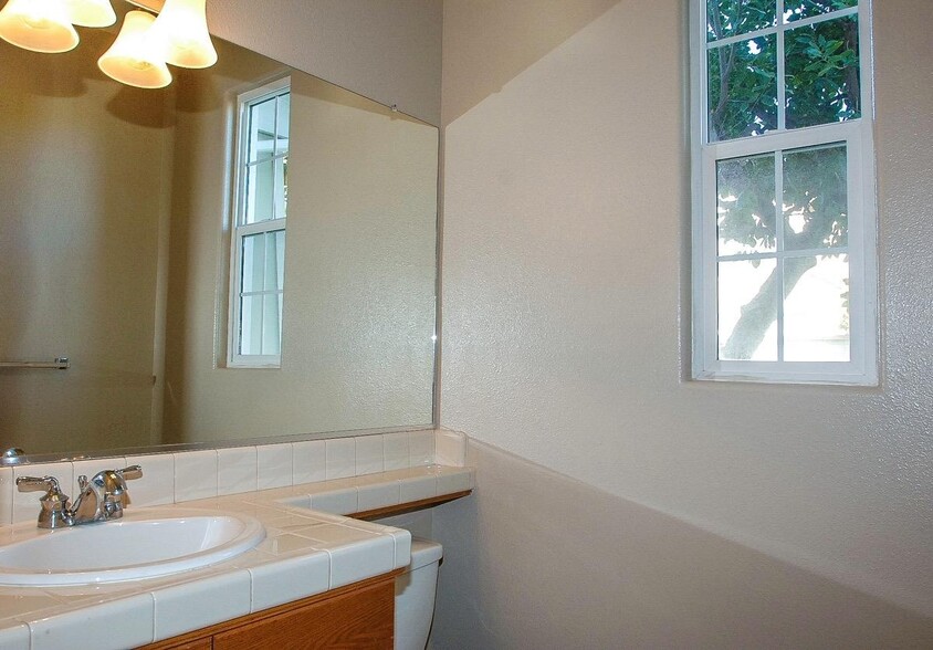 Building Photo - 772 W Barcelona Ln