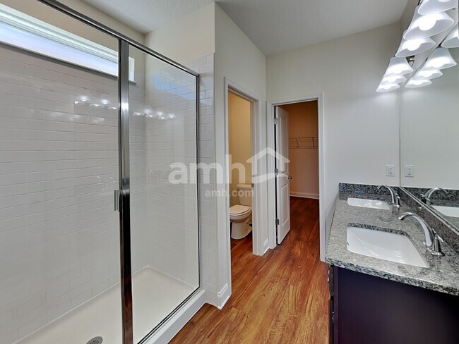 Building Photo - 3298 Roundabout Dr