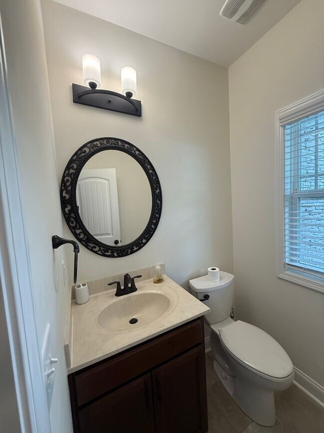 Building Photo - 4 Bedroom Home on a Cul-de-Sac with Lawn Care Included!