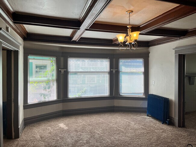 Building Photo - 906 N Garden St