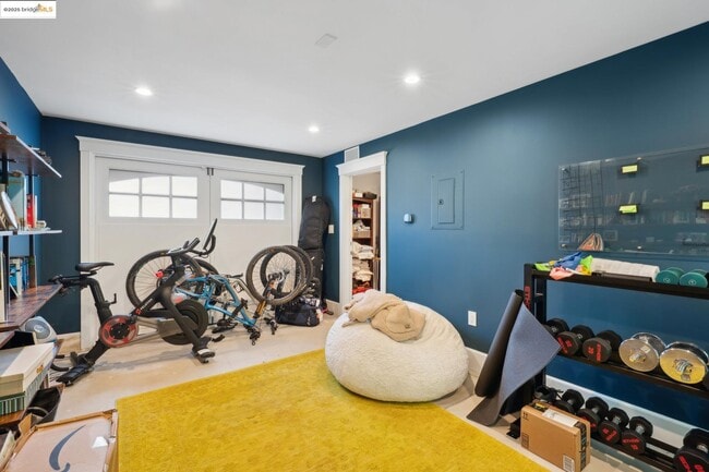 Building Photo - 946 Alma Pl