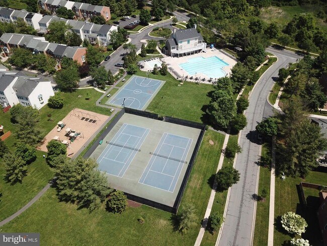 Building Photo - 13559 Flowerfield Dr