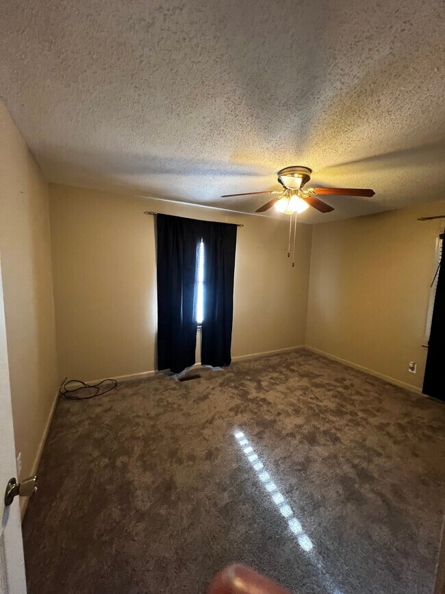 Building Photo - 347 N Pine St