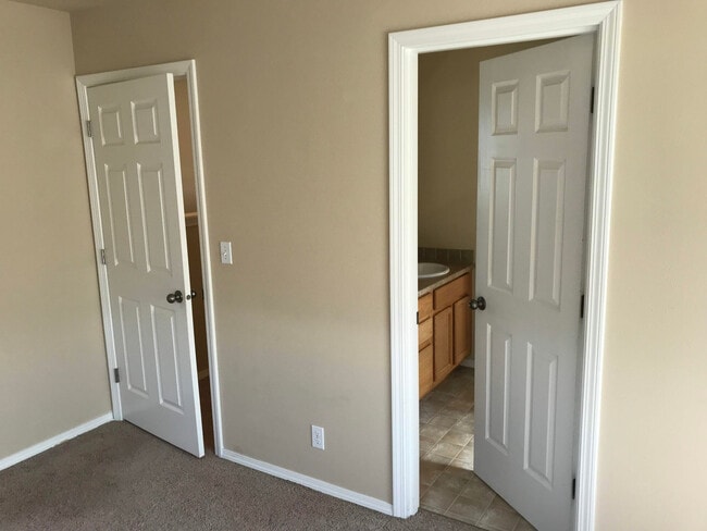 Building Photo - 3 Bedroom duplex on Bailey Hill Rd