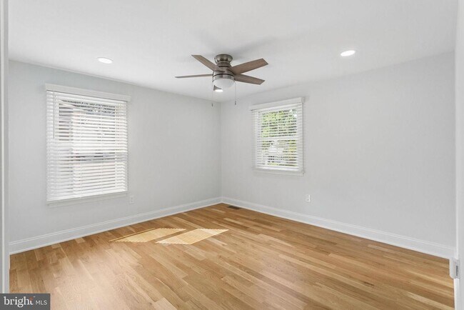 Building Photo - 306 Candlewood Ln