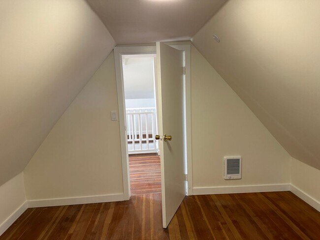 Building Photo - Updated 4 bedroom home on a huge lot!