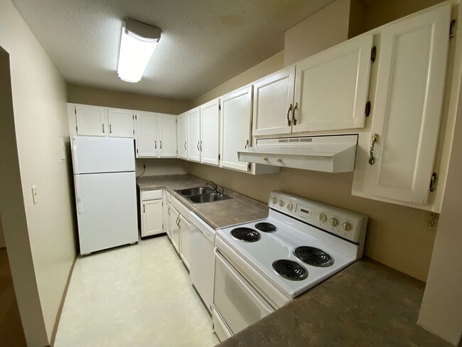 Building Photo - V10301-215