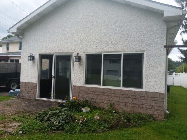 Building Photo - 315 Jennings St