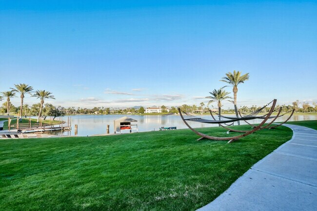 Building Photo - 7401 N Scottsdale Rd