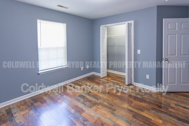 Building Photo - 8147 Karr St