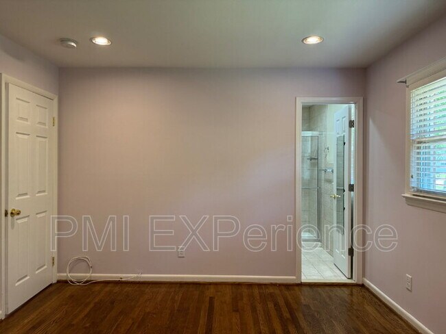 Building Photo - 3203 Amador Dr