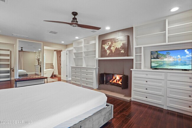 Building Photo - 413 Hollydale Dr