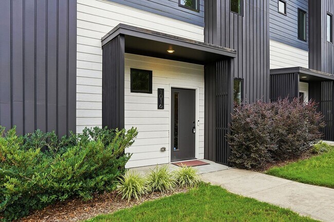 Building Photo - Live Elevated in Downtown Raleigh – Stunning Townhome with Rooftop Oasis!