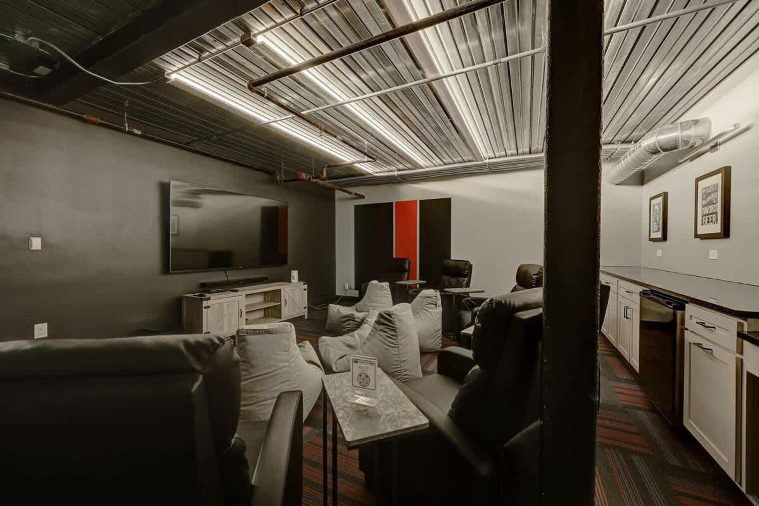 Building Photo - 1009 W Juneau Ave