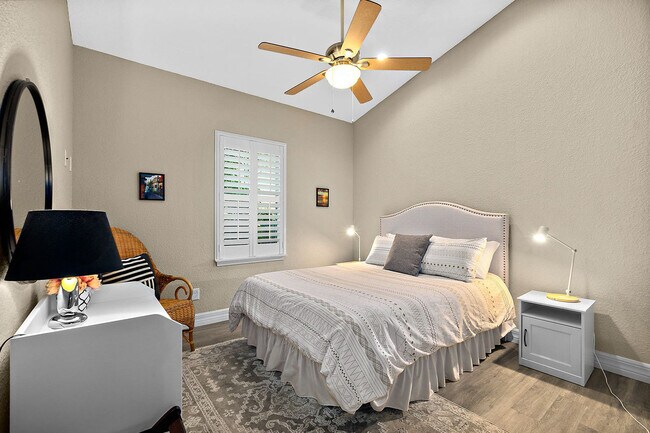 Building Photo - 104 Cedar St