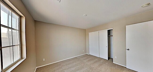 Building Photo - 4 Bedroom, 3 Bath Coming Soon!!