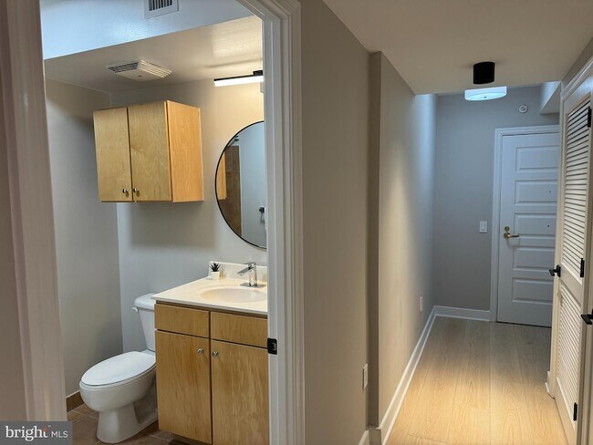 Building Photo - 616 E Street NW Unit 308