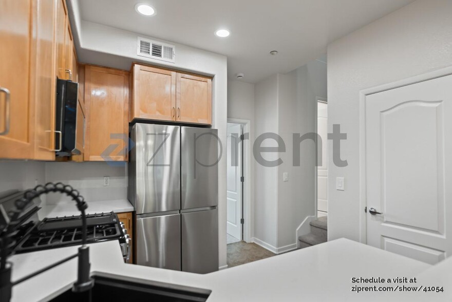 Building Photo - 722 Kingsford Way