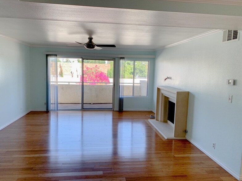 Living Room - 7800 Topanga Canyon Blvd