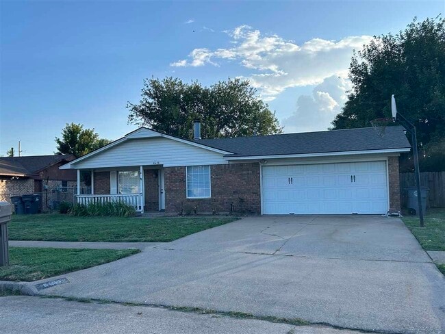 Primary Photo - 6428 NW Arrowhead Dr