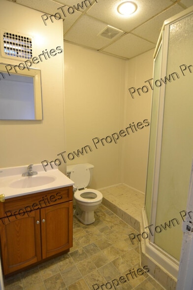 Building Photo - 213 N Hickory St