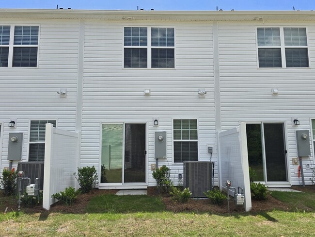 Building Photo - 3164 Fall Hls Dr