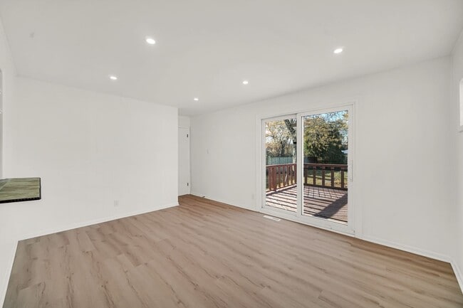 Building Photo - 3 Bedroom 1 Bathroom House for Rent!