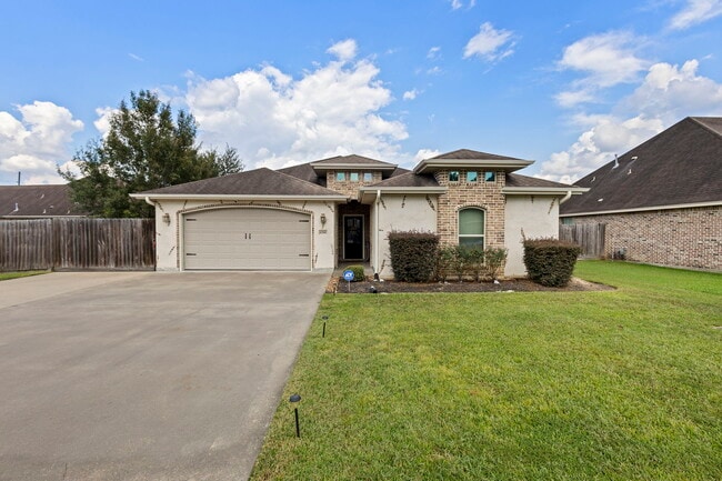 Building Photo - 6790 Woodridge Drive