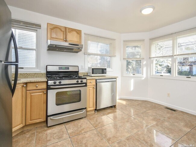 Primary Photo - 61 Inwood Rd